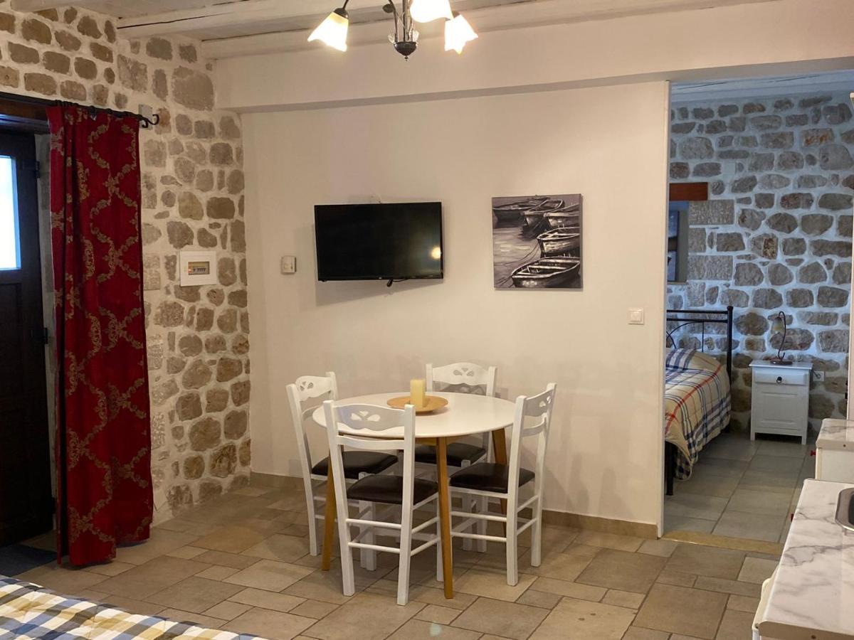 نافبليو Myral Guesthouse المظهر الخارجي الصورة