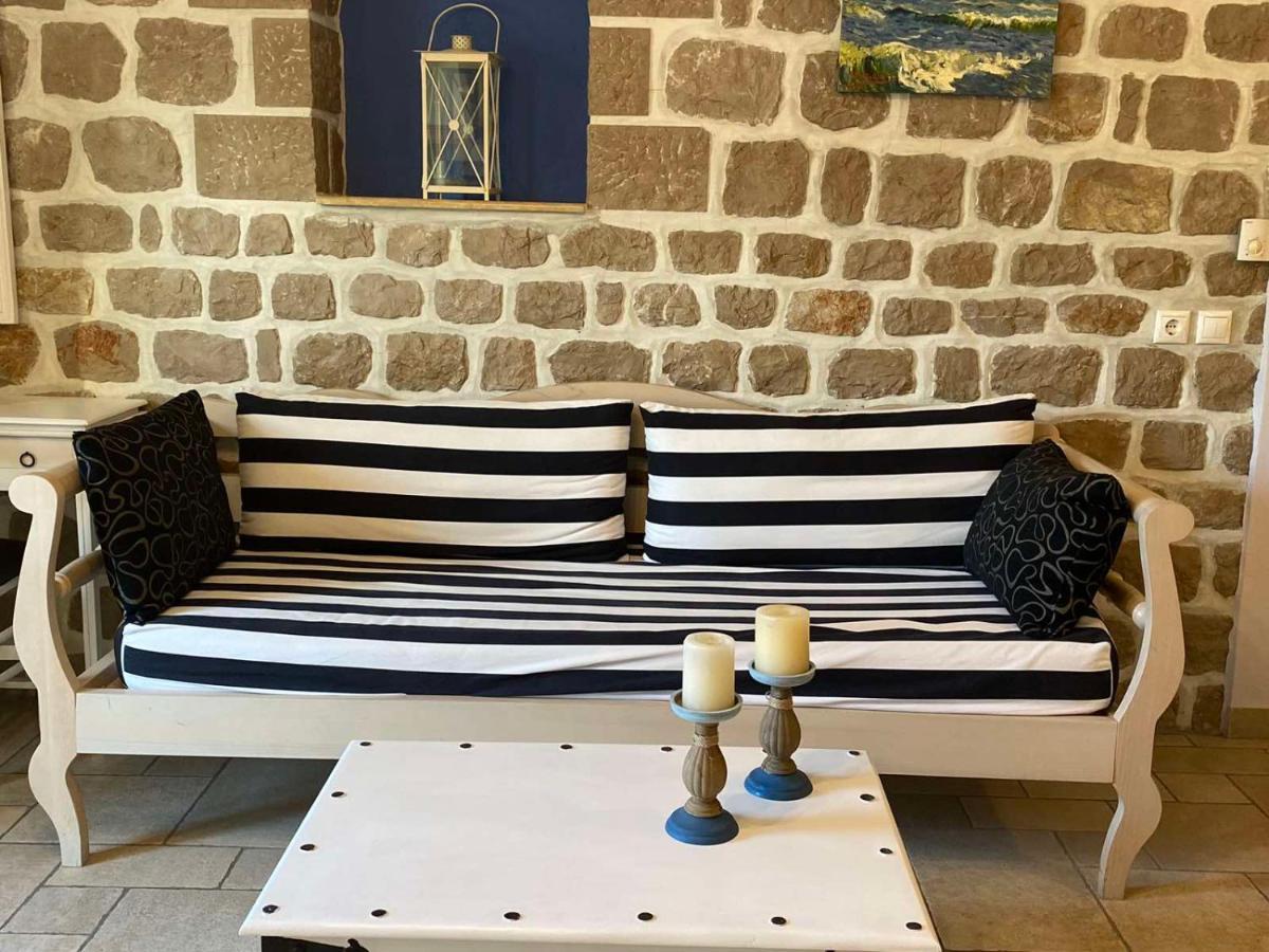 نافبليو Myral Guesthouse المظهر الخارجي الصورة