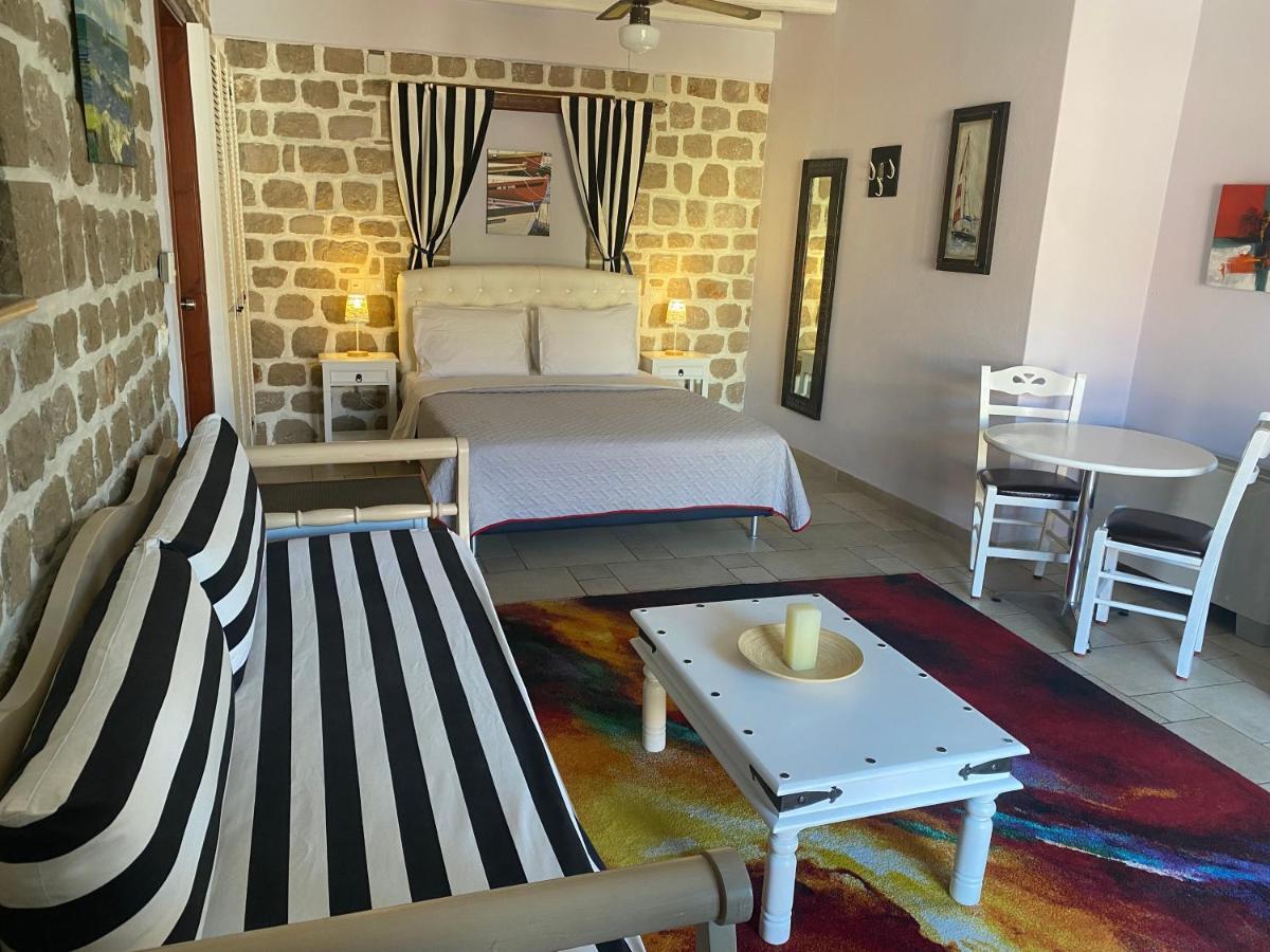 نافبليو Myral Guesthouse المظهر الخارجي الصورة