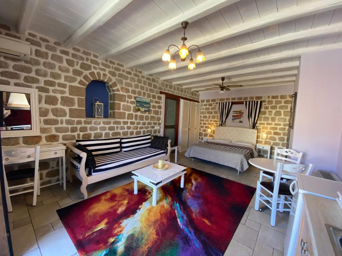 نافبليو Myral Guesthouse المظهر الخارجي الصورة
