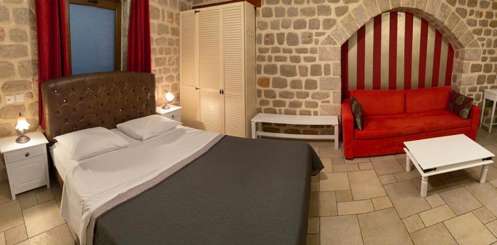 نافبليو Myral Guesthouse المظهر الخارجي الصورة
