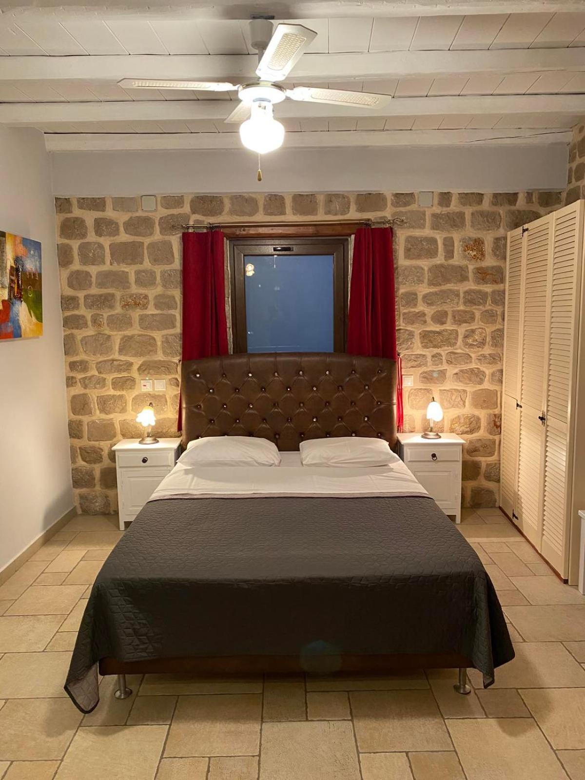 نافبليو Myral Guesthouse المظهر الخارجي الصورة