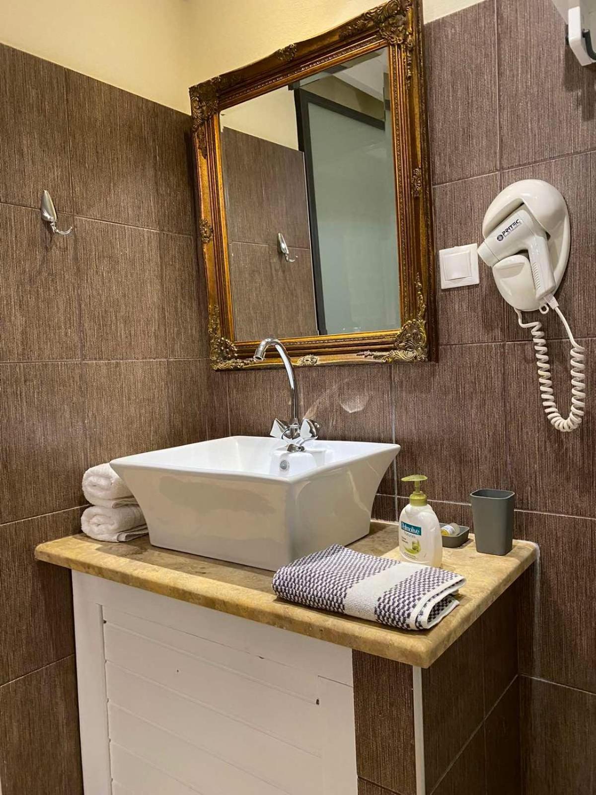 نافبليو Myral Guesthouse المظهر الخارجي الصورة